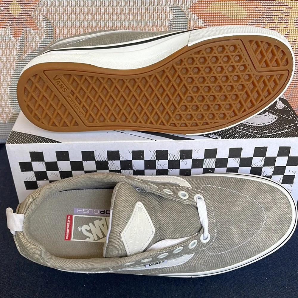 Vans WMNS Kyle Walker (Denim) Gray/White
VN0A5JIE9BM
Sneakers - athletic shoes - Picture 4 of 16